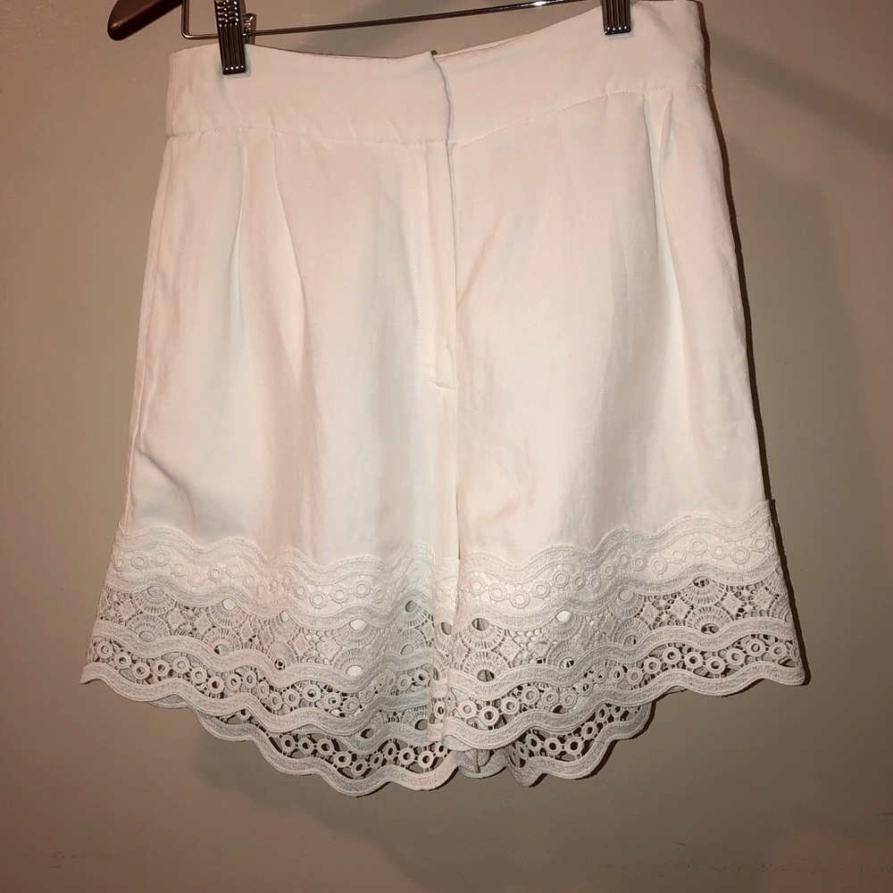 Sandro Paris White Embroidered Shorts,Size-(FR)-36/(US)-4-5.5 or Small,GUC - Picture 2 of 13